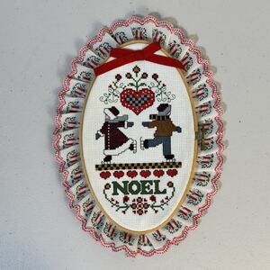 Paragon The Christmas Collection Noel Skaters Cross Stitch Oval Hoop Artwork